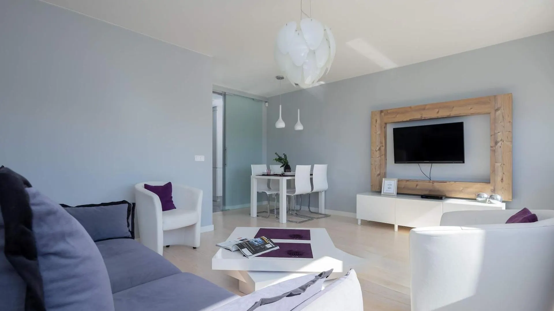 Stylish Apartment In Downtown Warsaw By Noclegi Renters